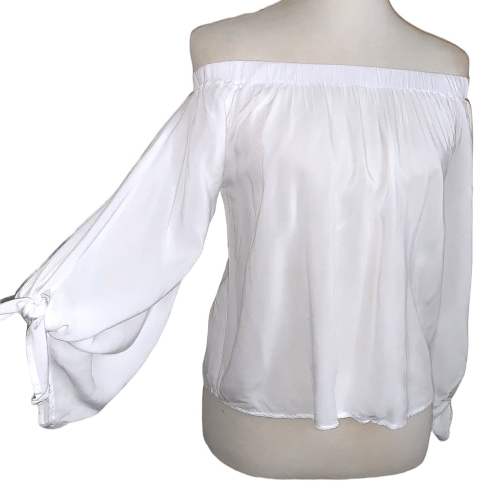 Altar’d state off the shoulder angle tie sleeved crop top